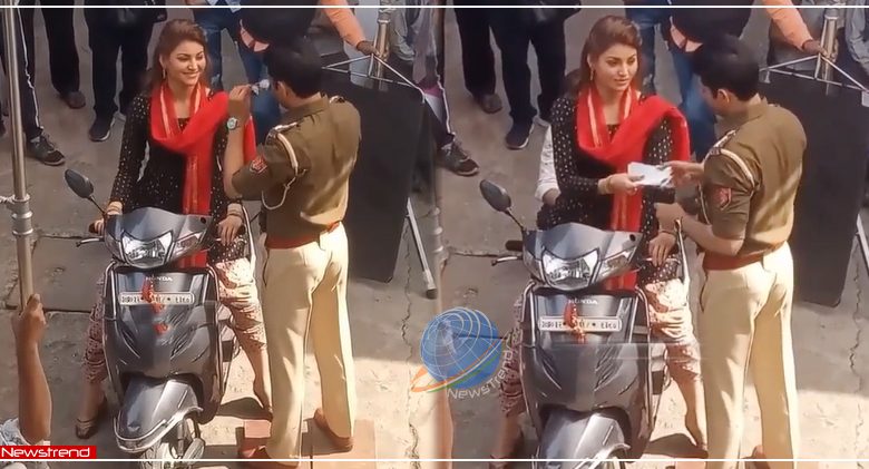 urvashi-rautela-was-driving-a-scooty-without-wearing-a-helmet-showed-the-documents-to-the-policeman
