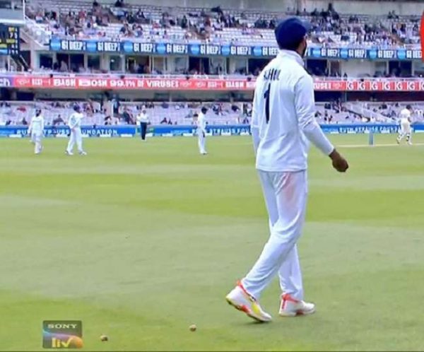 fans attack kl rahul with champagne