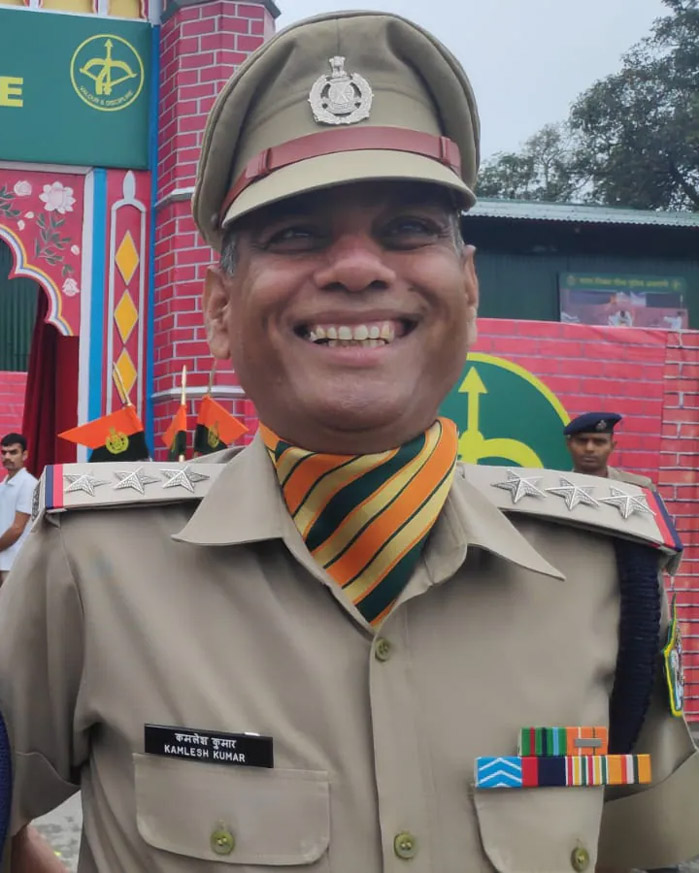 inspector kamlesh kumar salutes officer daughter in itbp