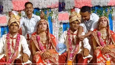 man-gifted-coins-to-hi-groom-friend-at-wedding