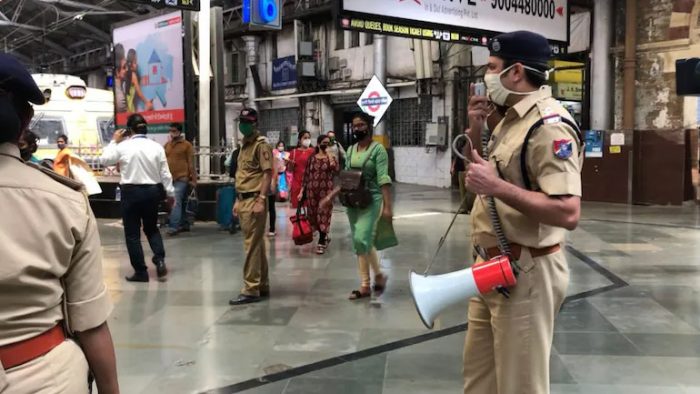mumbai-police-gets-bomb-threat-call-at-3-railyway-station-and-amitabh-bachchan-bungalow