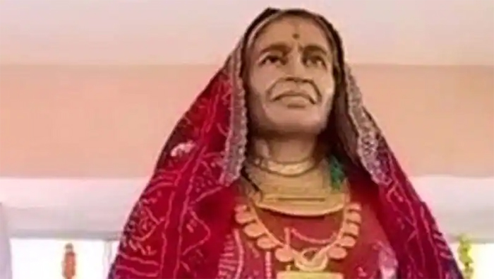 rajasthan-sons-put-statue-of-there-alive-mother