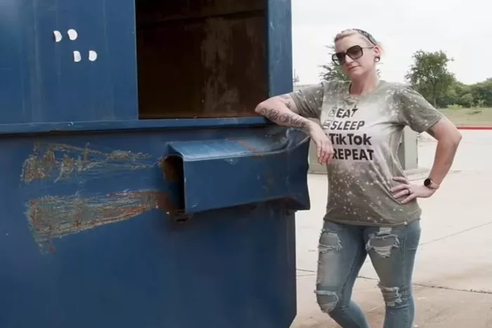 dumpster diver woman earning three lakh rupees per month 