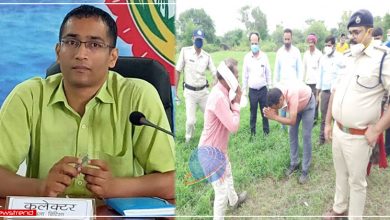 vidisha-collector-folded-hands-in-front-of-farmer