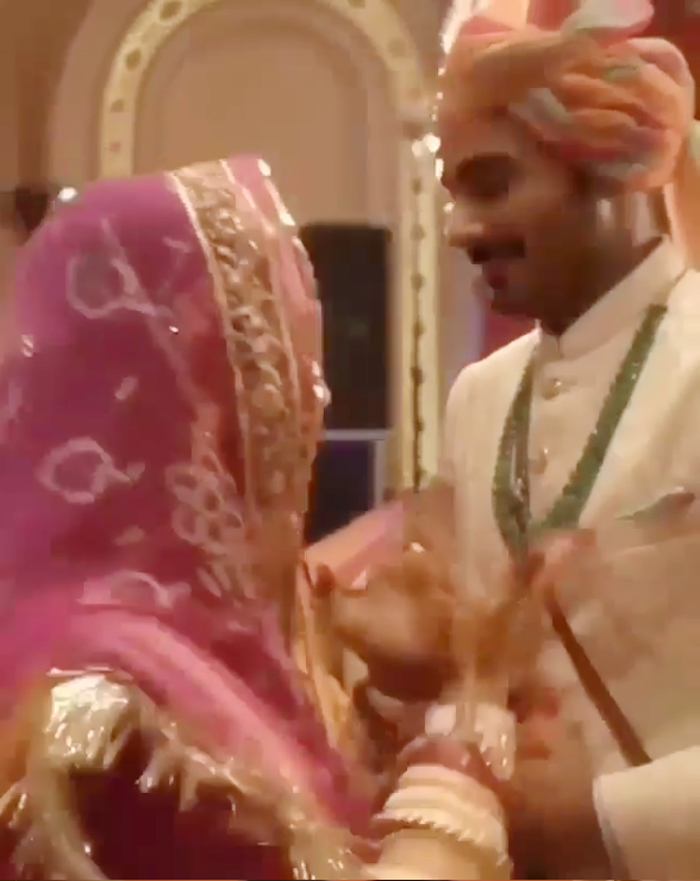 bhabhi-dancing-in-devar-baraat