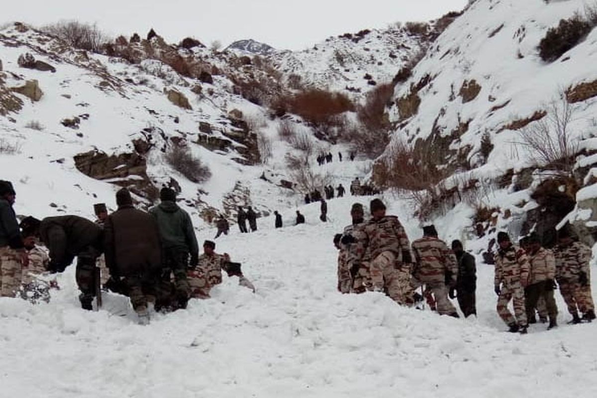dead-body-of-a-soldier-found-buried-in-snow-after-16-years-know-full-story