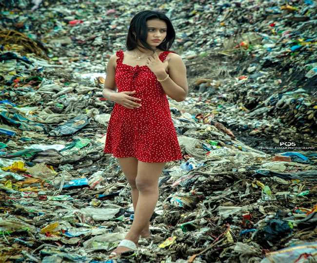 miss-jharkhand-model-surabhi-did-ramp-walk-on-a-garbage