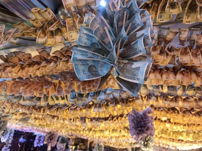 telangana-temples-decorated-with-note-currency-more-than-4-crore