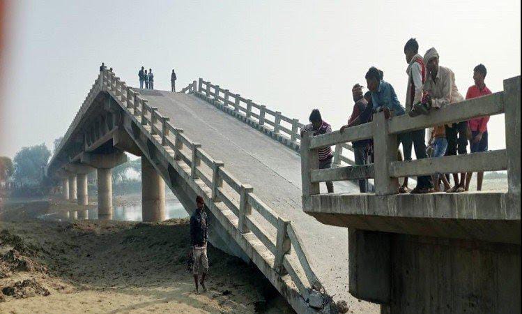 Broken bridge in Shahjahanpur