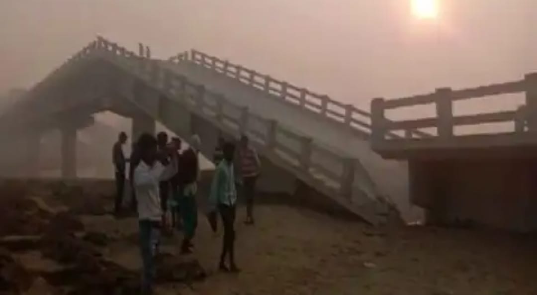 Broken bridge in Shahjahanpur