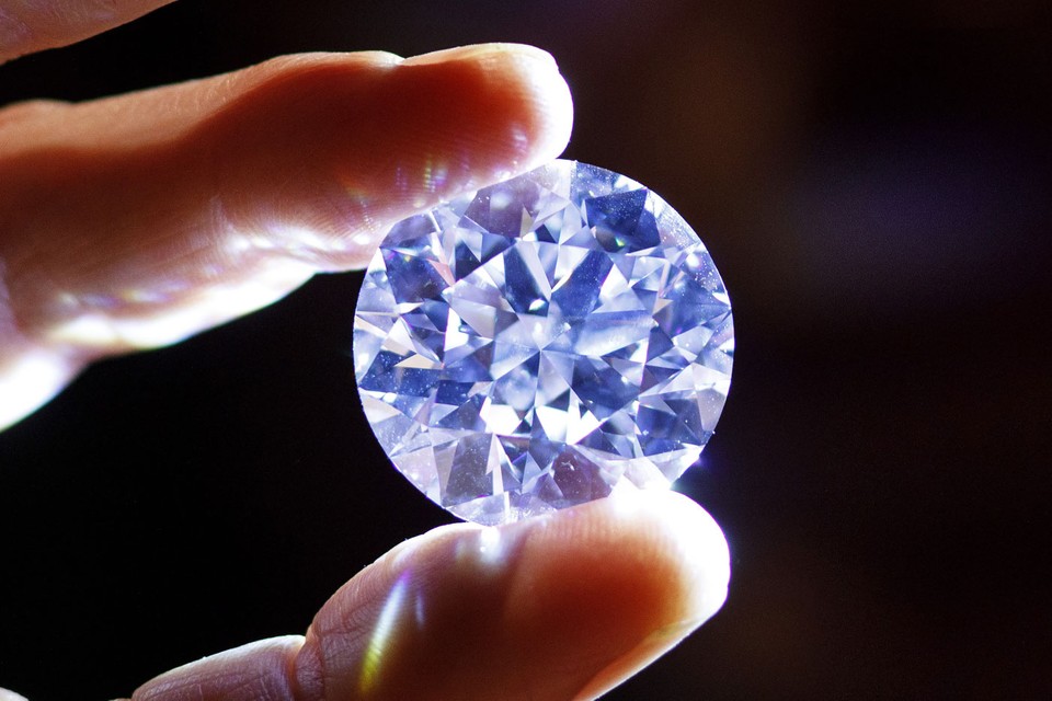 women got 34 carat diamond