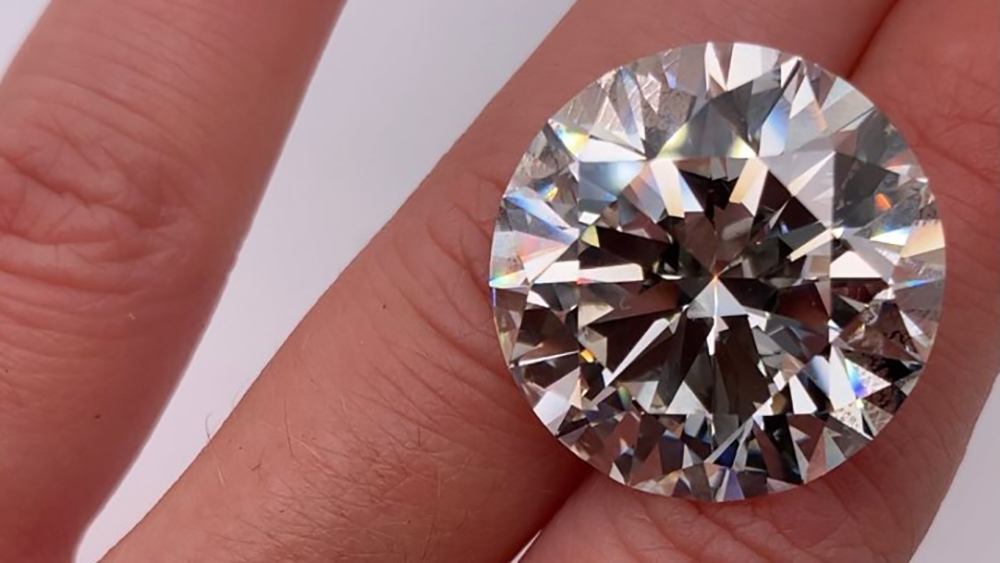 women got 34 carat diamond