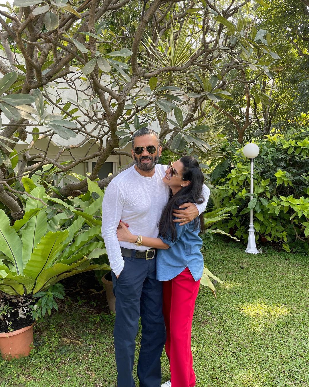 suniel shetty and mana shetty