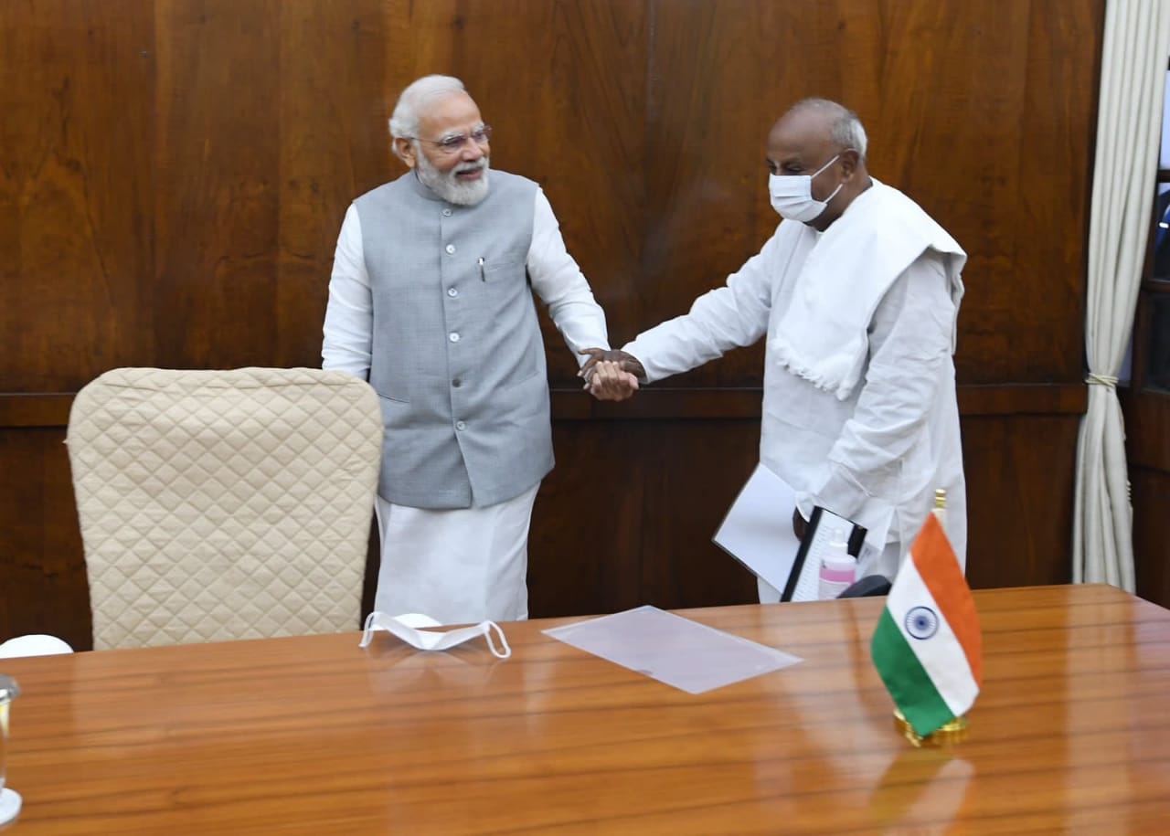 PM Modi Pics With Deve Gowda 