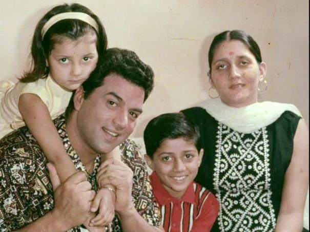 dharmendra and prakash kaur marriage with kids