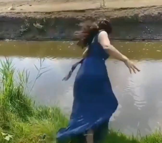 girl fall into cannel 