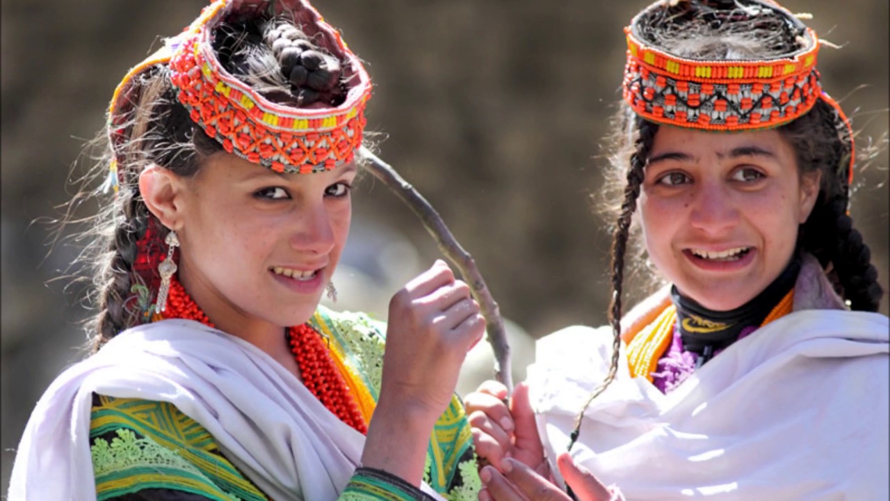 pakistan kalash tribe woman