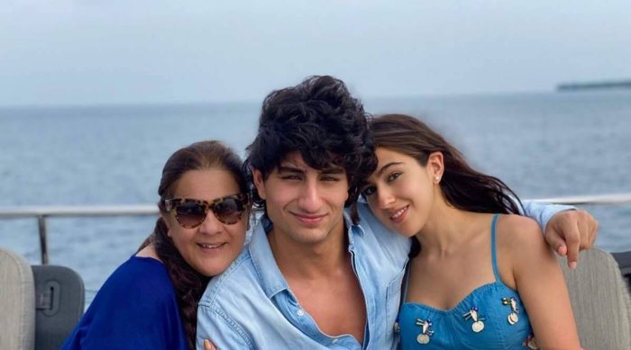 sara ali khan with her mother