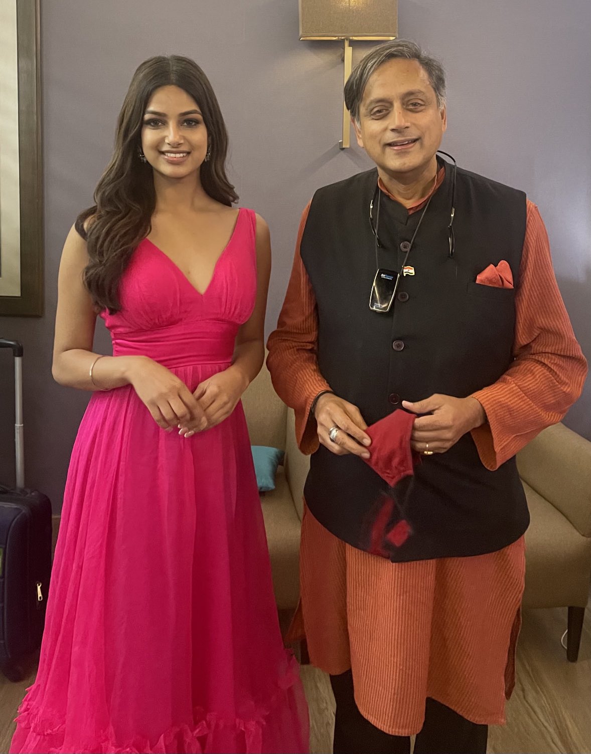 shashi tharoor with harnaaz kaur