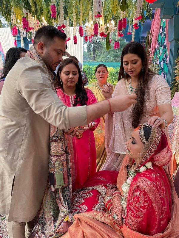 tejashwi-yadav family in wedding 