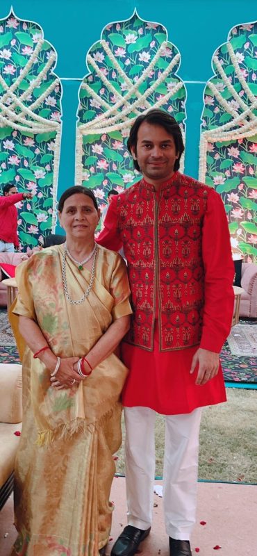 tejashwi-yadav family in wedding 