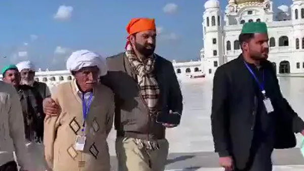 brothers-reunites-at-kartarpur 