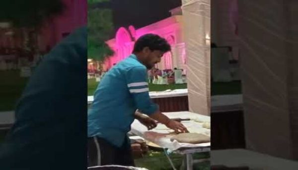 karigar split on roti in lucknow hotel