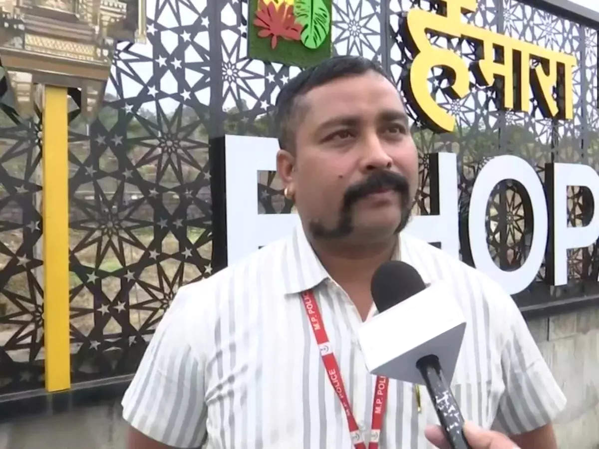 madhya-pradesh-constable-punished-for-abhinandan-cut-mustache