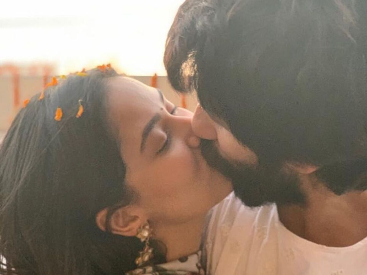mira rajput open her bedroom secret