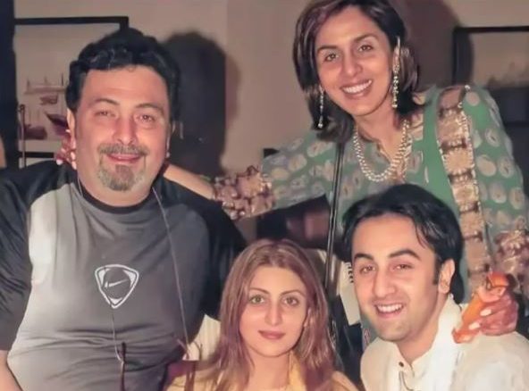 rishi kapoor and neetu kapoor with ranbir and riddhima