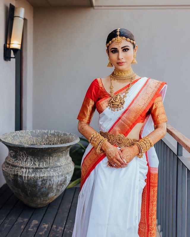 mouni roy 