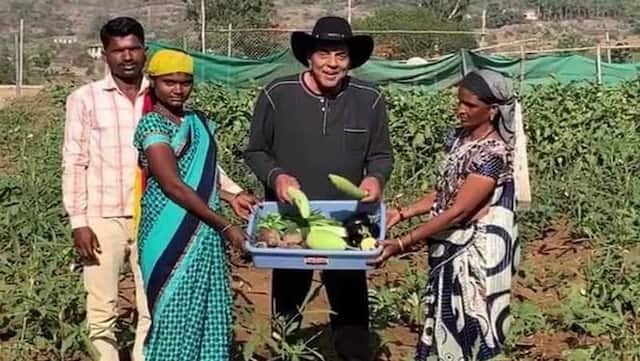 Dharmendra was seen doing farming