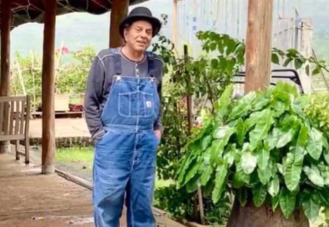 Dharmendra was seen doing farming