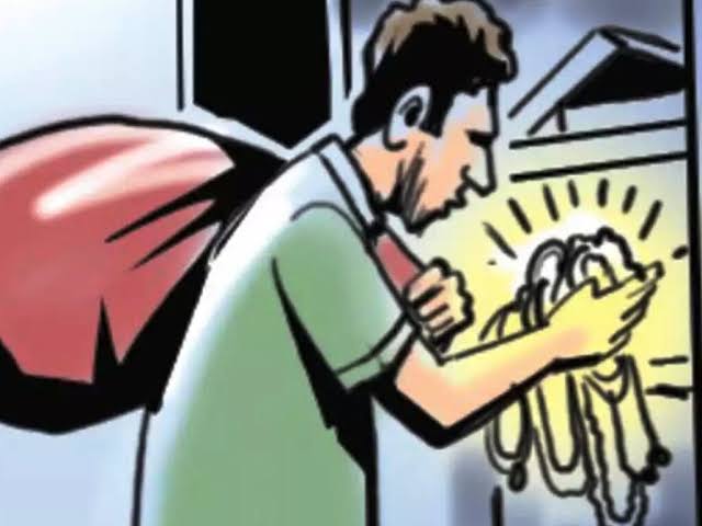 Burglar Entered Home And Leaves 15000 Rupees 