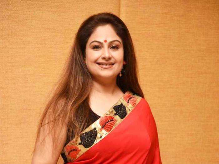 ayesha jhulka 