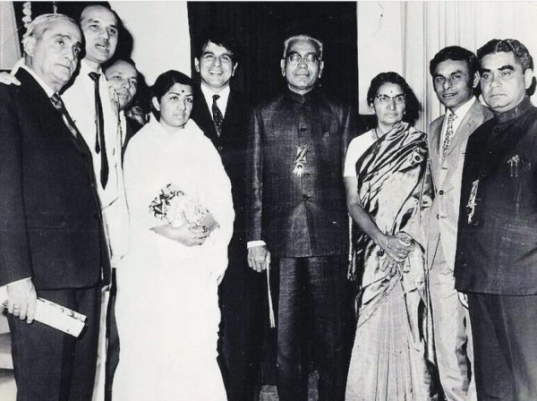 lata mangeshkar and dilip kumar