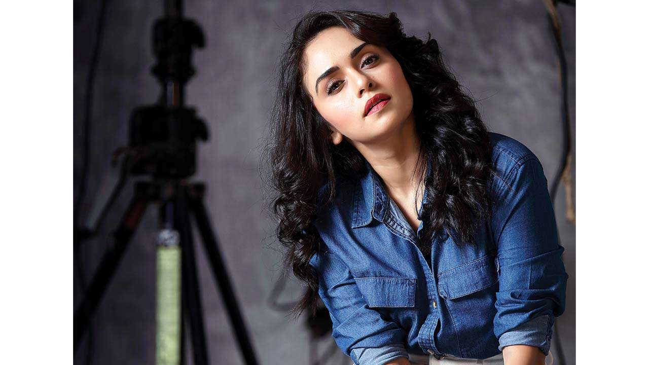 amruta khanvilkar