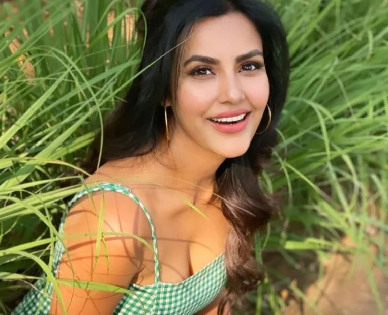 priya anand 