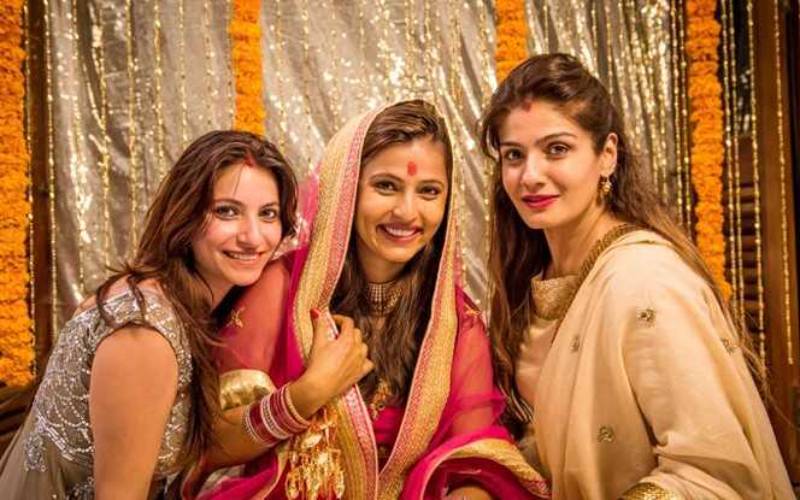 raveena tandon with chhaya tandon and pooja tandon