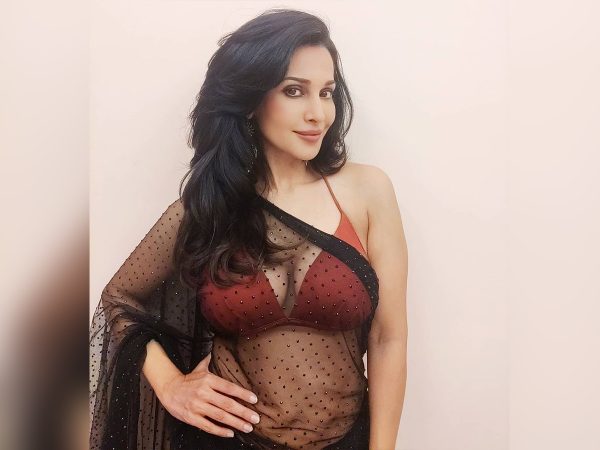 flora saini